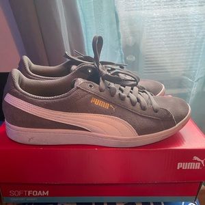GREY PUMAS